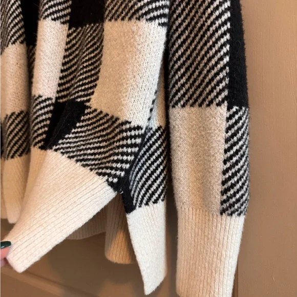 Abercrombie & Fitch Monochrome Knit Sweater - Picture 3 of 3